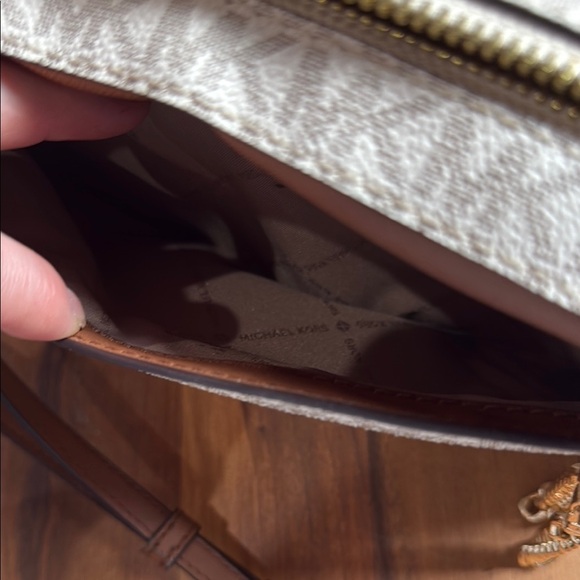 Michael Kors Beige Handbag - Picture 5 of 8